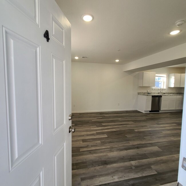Building Photo - Townhomes Now Available in Strafford MO!