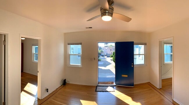 Photo - UPDATED 1000 sf 2 BR/1BA Oak Center/West Oakland Cottage Minutes from Emeryville, Downtown, 80, ...