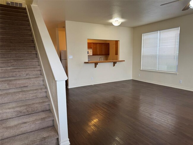 Photo - 220 Sandstone Dr