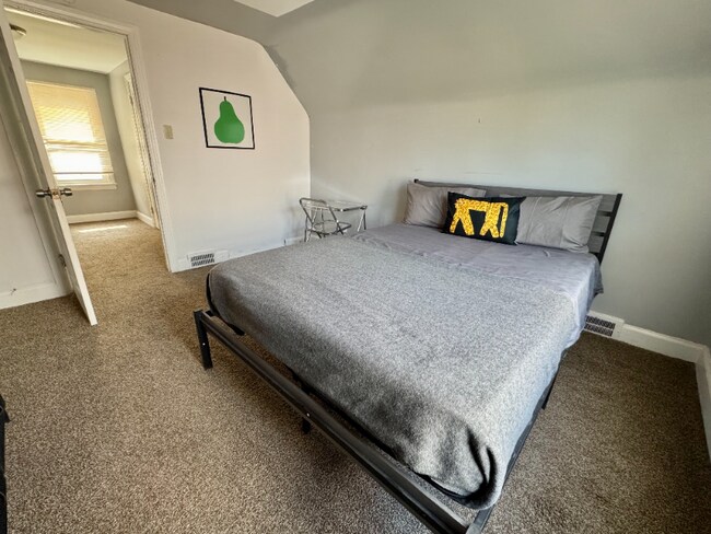 Photo - 5284 Devonshire Rd