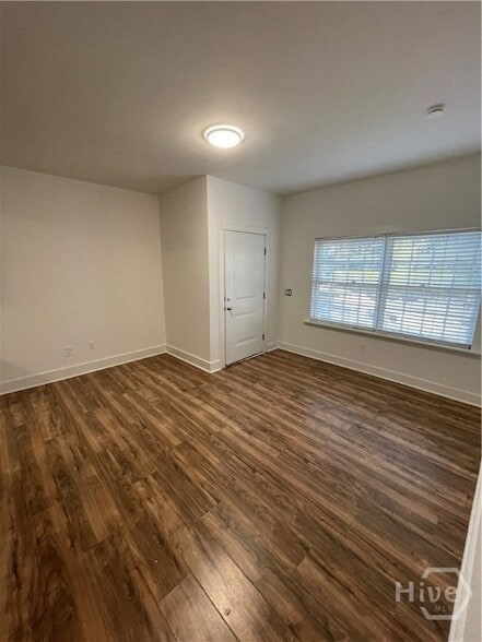 Photo - 506 E Liberty Ln