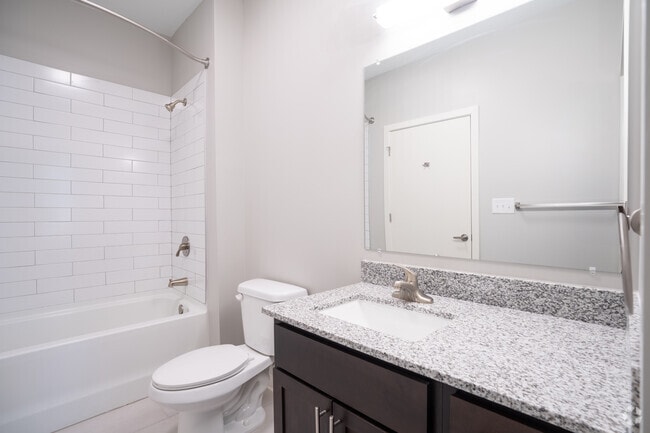 2BR, 2BA - 943SF - Second Bathroom