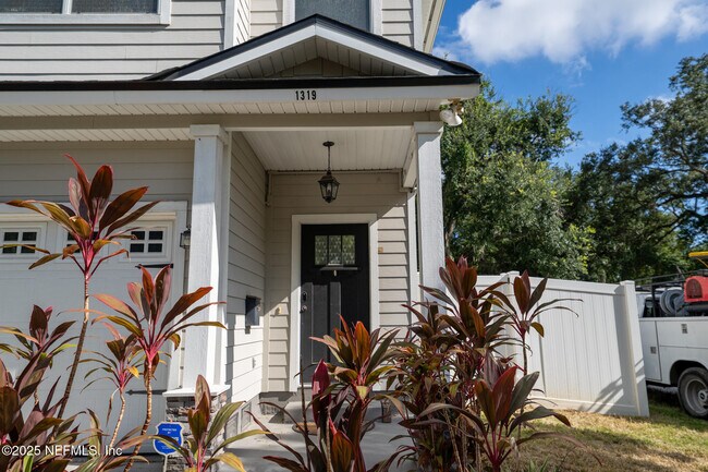 Photo - 1319 Lasalle St