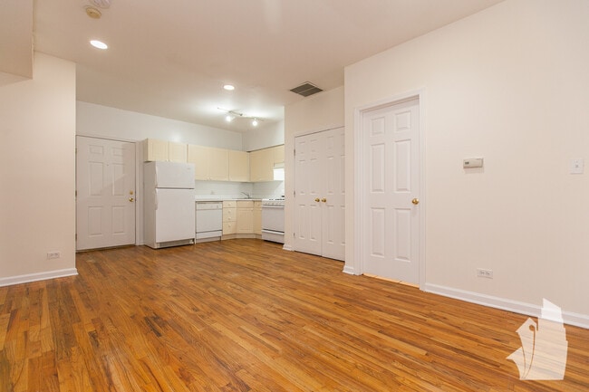 Photo - 916 W Dakin St Unit 403