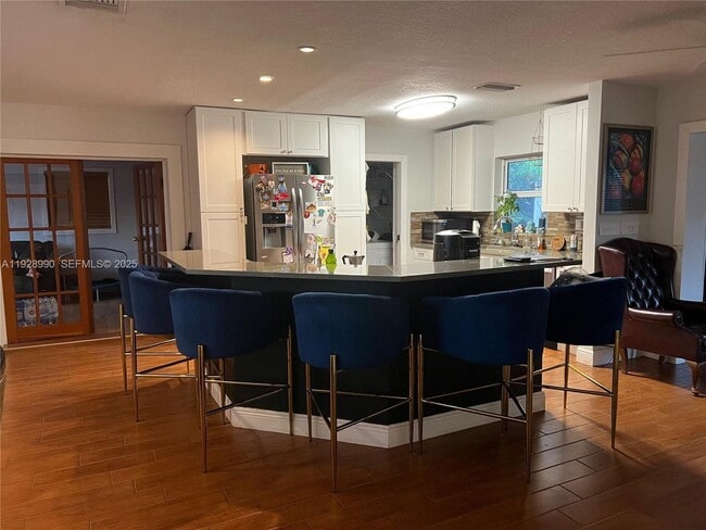 Building Photo - 1040 Lyons Park Dr