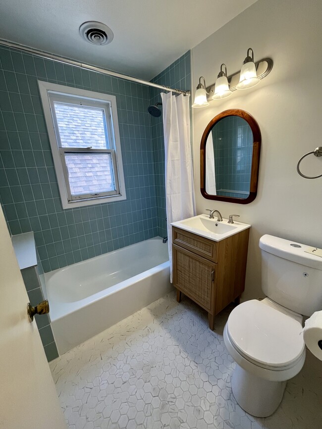 Building Photo - 3374 S Indiana Ave Unit 3374A