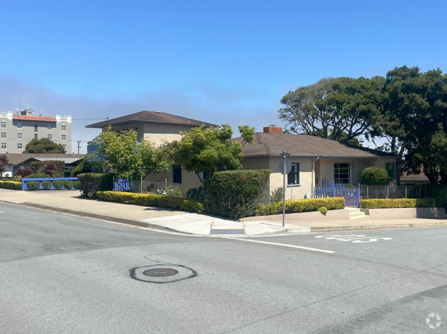 Building Photo - Lovely well-kept single family home in Pac...