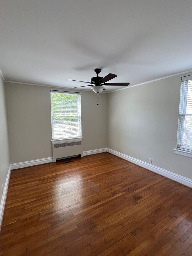 Photo - 1108 W Friendly Ave Unit 1108 W. Friendly Ave, Apt 1