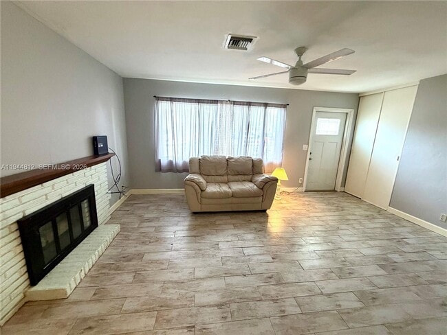 Photo - 935 Churchill Rd