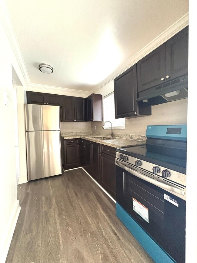 Building Photo - 5901 NW 17th Pl Unit 204