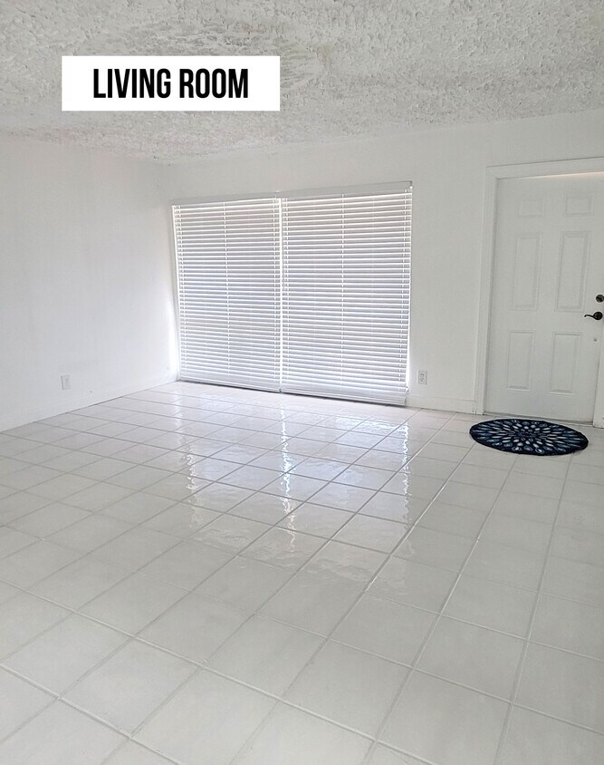 Living Room - 129 NE 5th St (Deerfield Beach, FL)