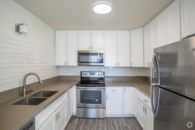 3HAB, 1.5BA - 1,250 ft² - Hilltop Townhomes