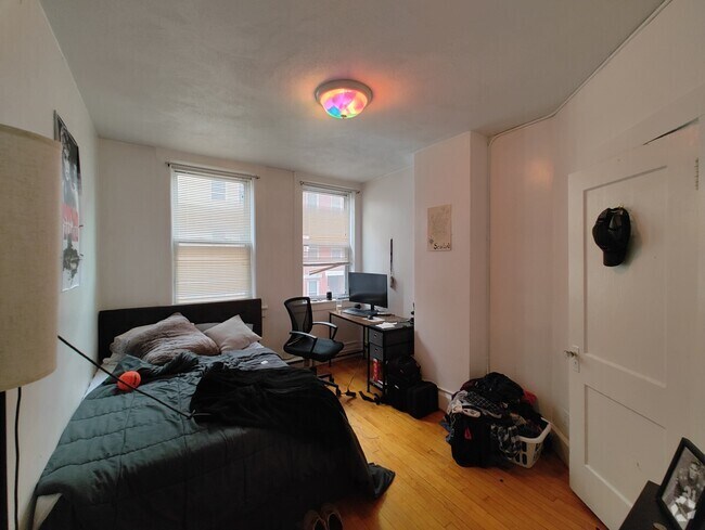 Building Photo - 161 Endicott St Rental