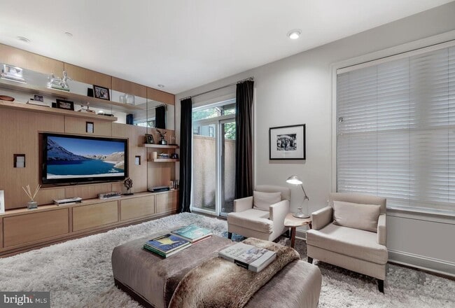 Photo - 235 Gaskill St