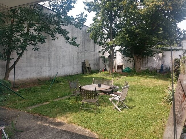 Building Photo - 226 N 65th St