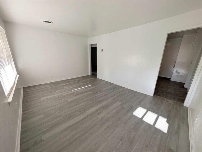 416 E Jarman Dr