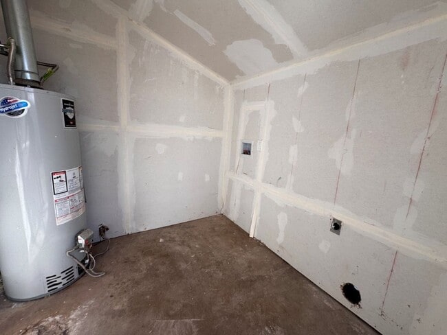 Photo - 2 bed 1 bath in Okc1 New paint and ready for move in!