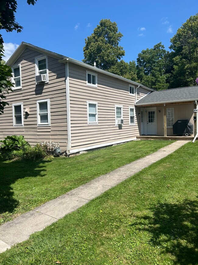 Building Photo - 108 Franklin St Unit #1 Rental