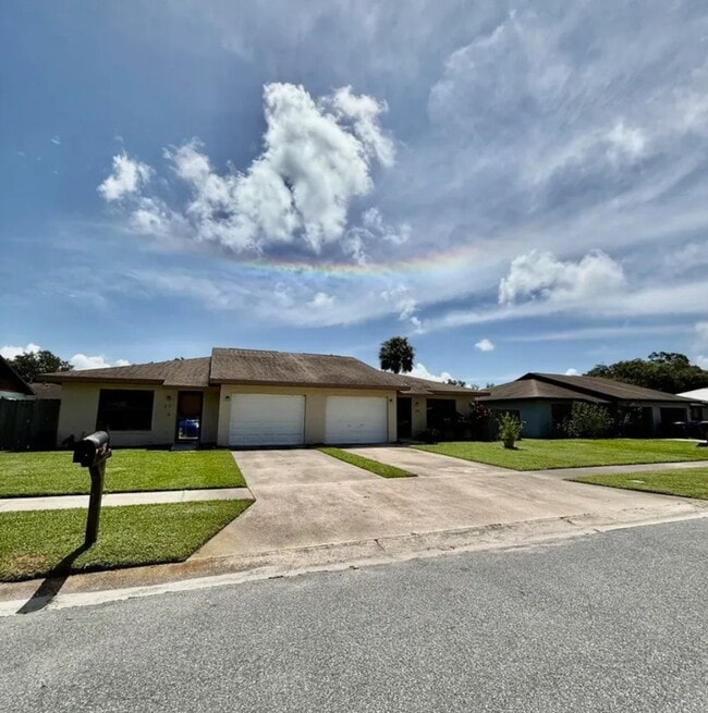 Building Photo - 2 bed 2 bath 2-plex with 1000 sf. end of c... Rental
