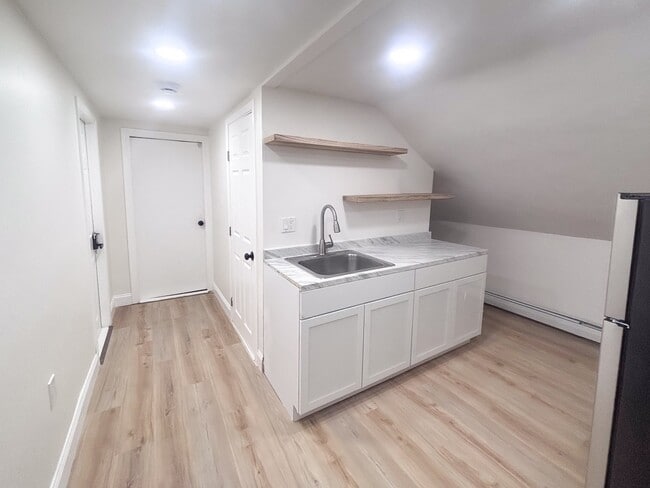 38 Judith St Unit 3