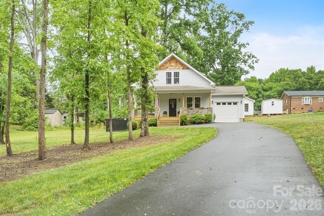 Photo - 2029 Bost St