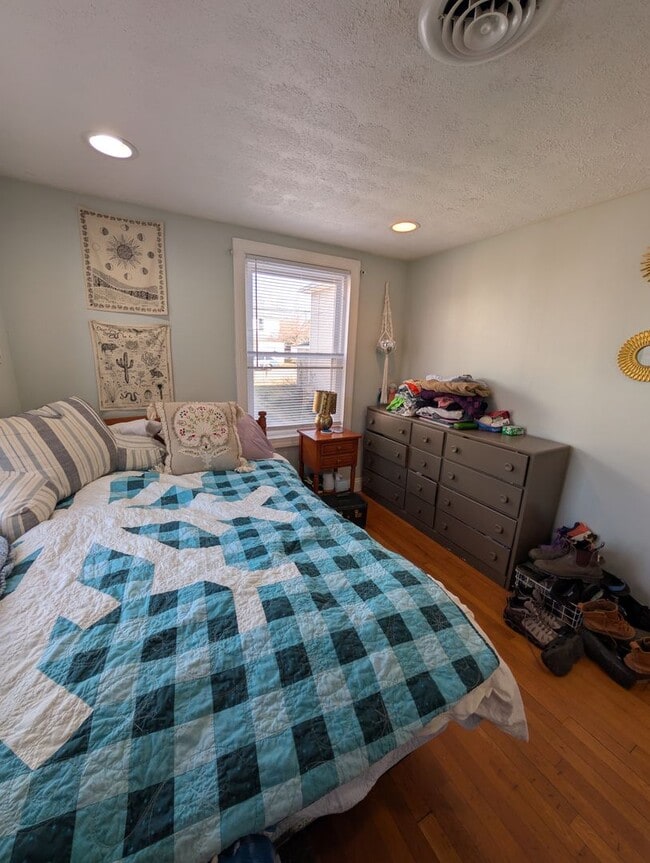 Photo - 705 Progress St NE Unidad 2