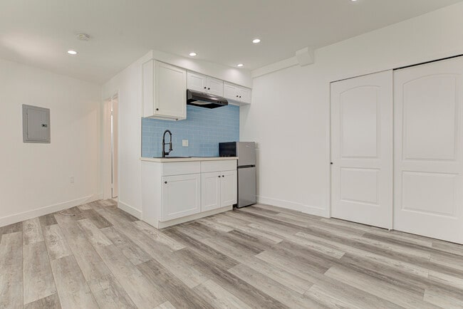 18413 Erwin St