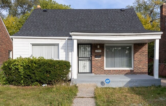 Building Photo - Beautiful Brick Bungalow Only 1375/mo! **OPEN HOUSE Friday June 12th from 5pm to 5:30pm**