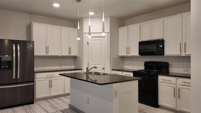 Photo - 16911 Alturas Ave