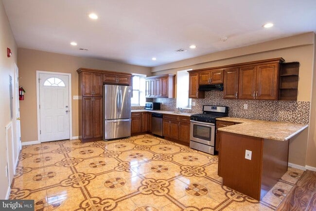 Photo - 3350 Conrad St