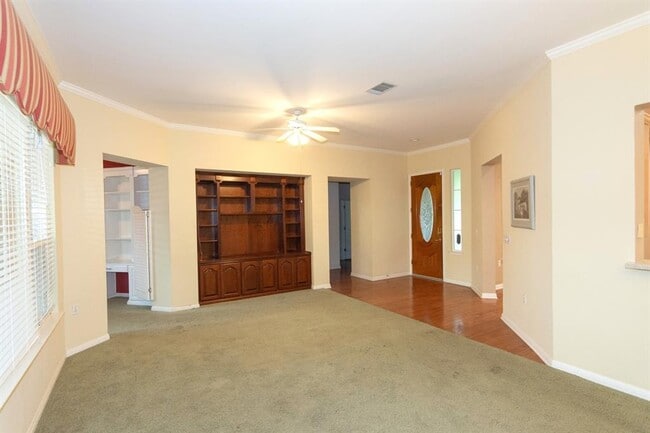 102 Harness Ln