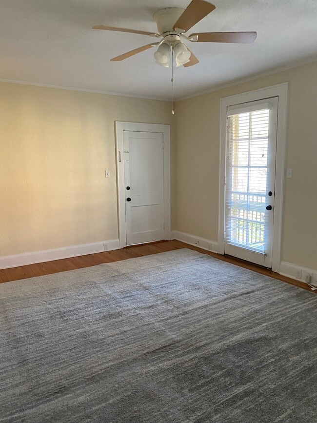 Spacious Living Room - Walnut Apartments