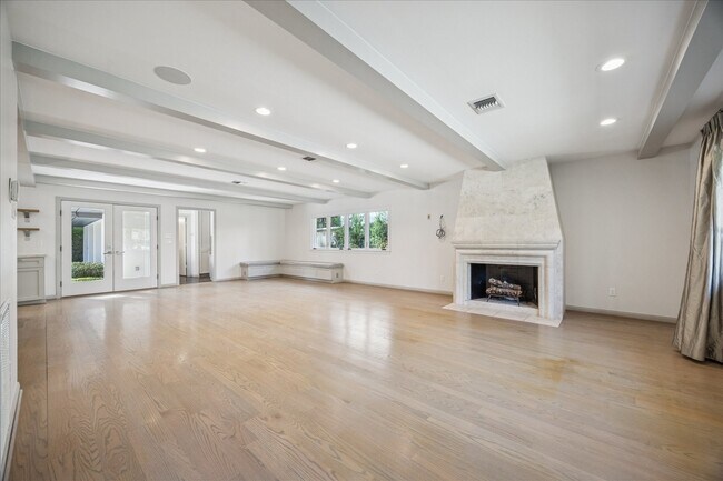 Photo - 547 3 Corners Dr