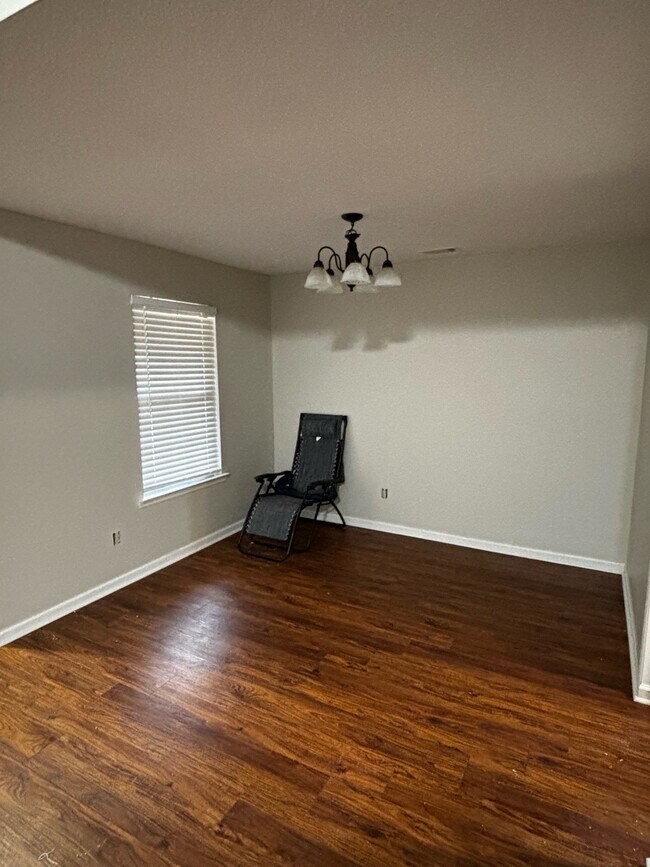 Photo - 867 Birchwood Ln