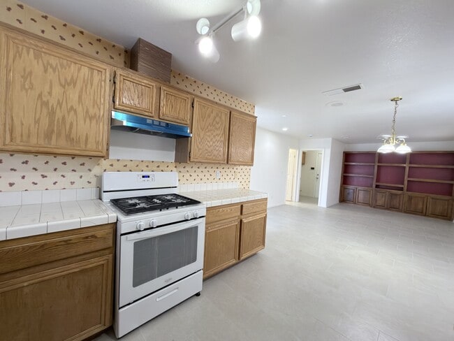 Photo - 8232 Fame Ave