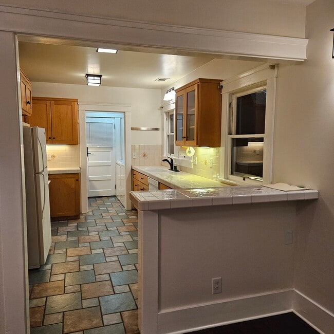 Photo - 325 E Colorado Blvd