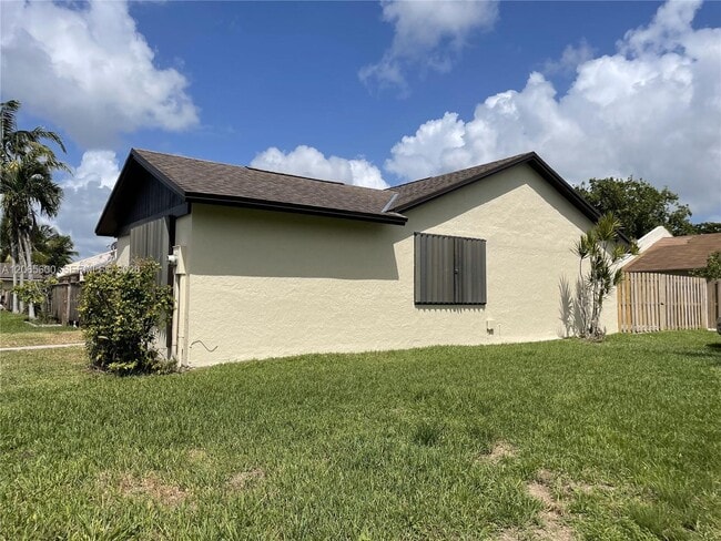 Photo - 1447 Towhee St