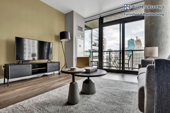 Photo - 505 N State St Unidad FL28-ID1006