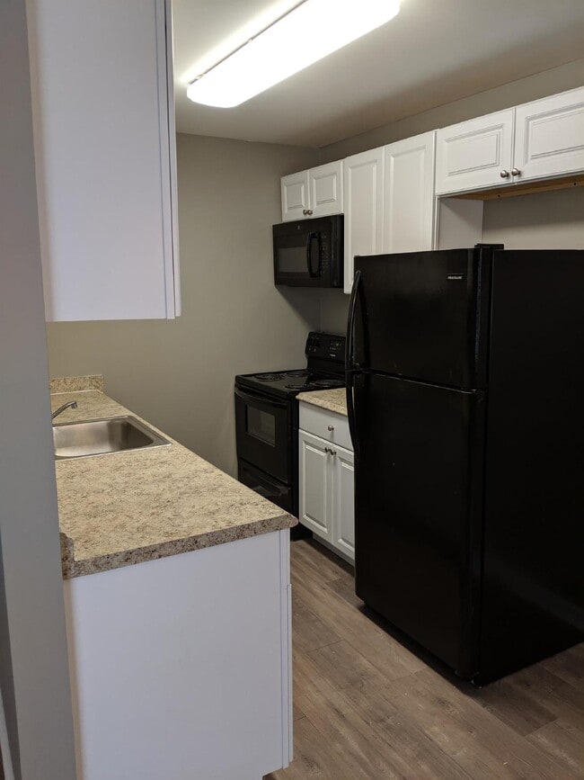 Photo - Clean 2 Bedroom Upper Condo w/ Updated Flo...