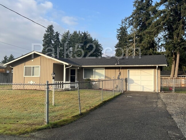 Building Photo - Spanaway Area 3 Bedroom Rambler