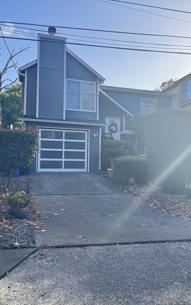 Building Photo - 932 22nd Ave S