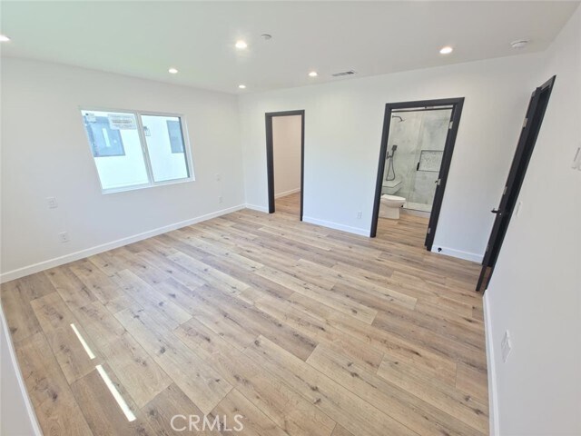 7333 Vanalden Ave