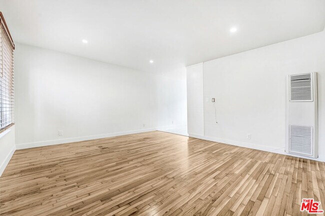 Photo - 1908 12th St Unit 1