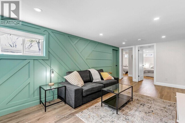 Photo - 496 Manchester Rd