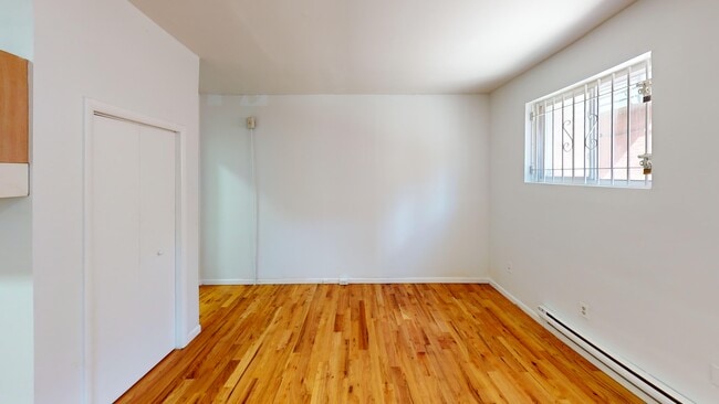 Building Photo - 918 Pine St Unit 1R