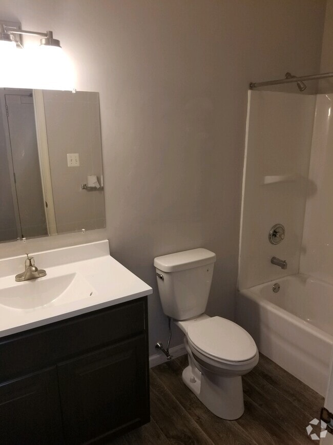 Building Photo - 1306 Kings Hwy Unit C Rental