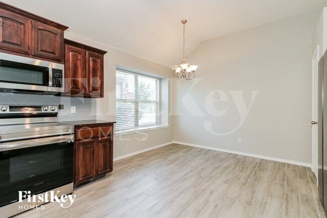 Photo - 500 Stone Crossing Ln