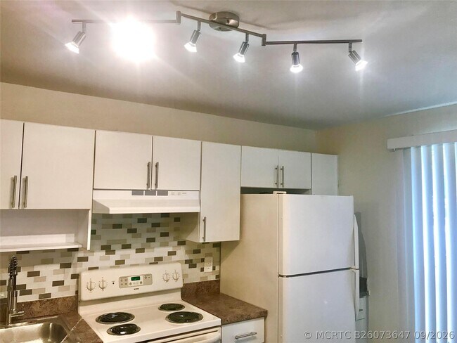 8121 SW 21st Ct Unit 8121