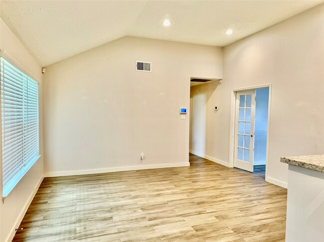 Photo - 17410 Saxon Dr