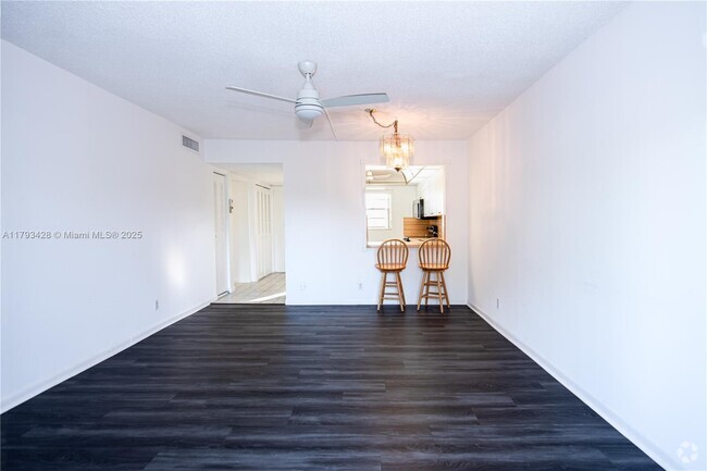 Building Photo - 5100 SW 90th Ave Unit 110 Rental